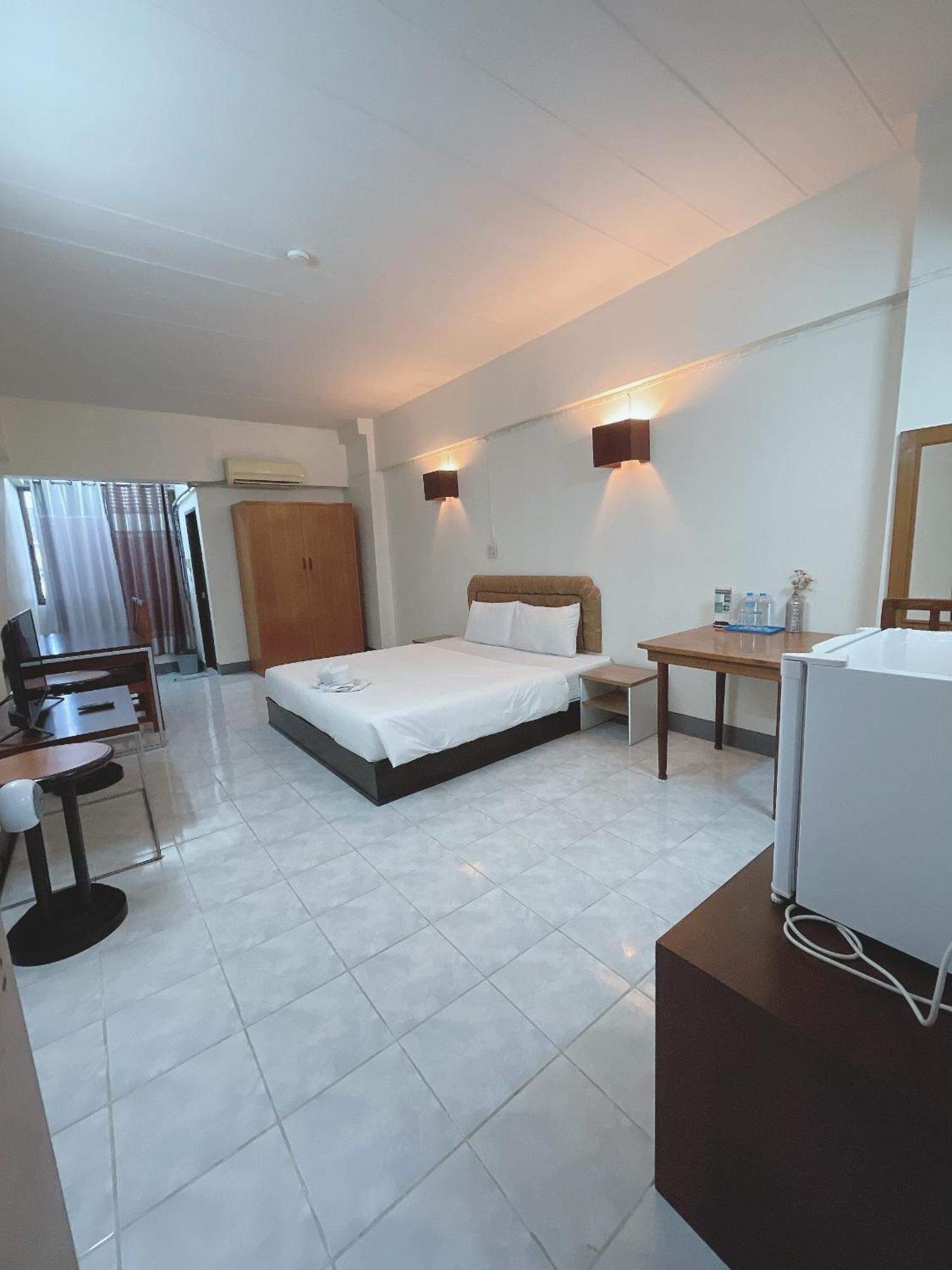 โรงแรมวินบางนา Win Bangna Hotel Bangkok Exteriör bild